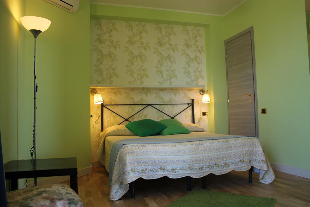 Camera Matrimoniale/Doppia con Letti Singoli con Bagno Privato