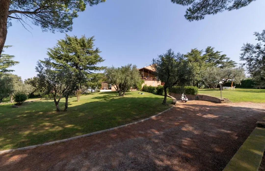 Villa dei Gelsomini, Residenza nel verde-1