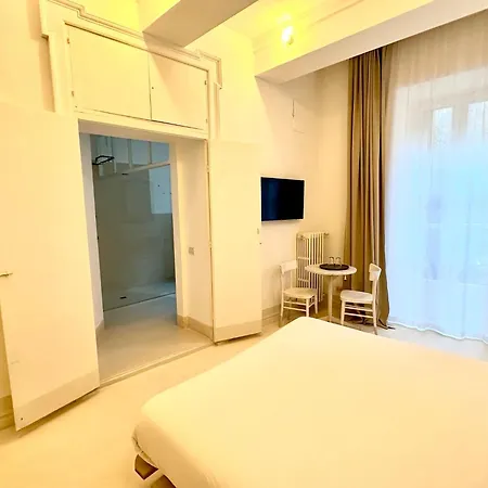Guest House A Via dei Pellegrini-3